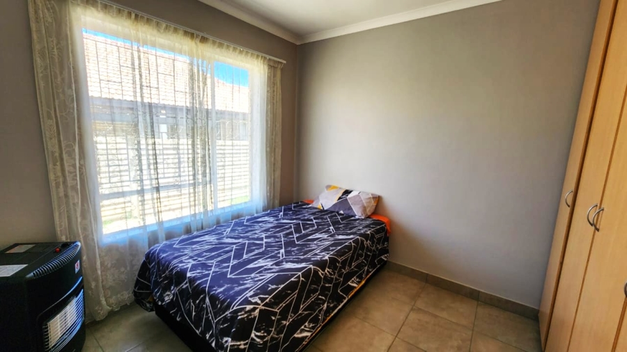 2 Bedroom Property for Sale in Langenhovenpark Free State